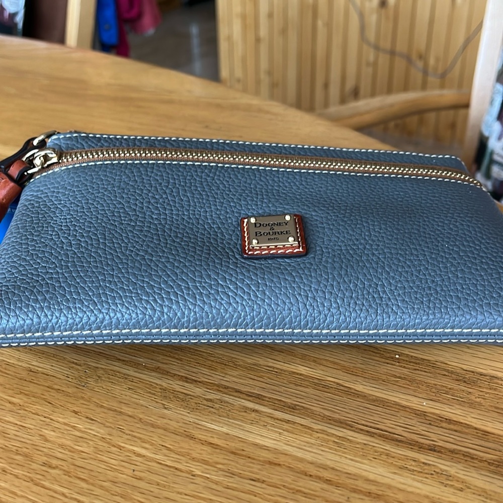 Dooney & Bourke wristlet